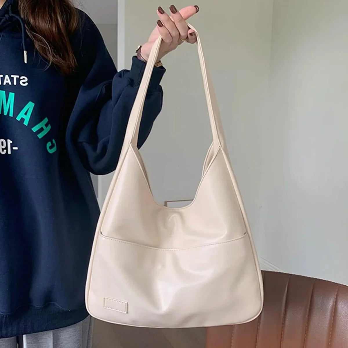 Akari | Women’s Medium Shoulder Handbag