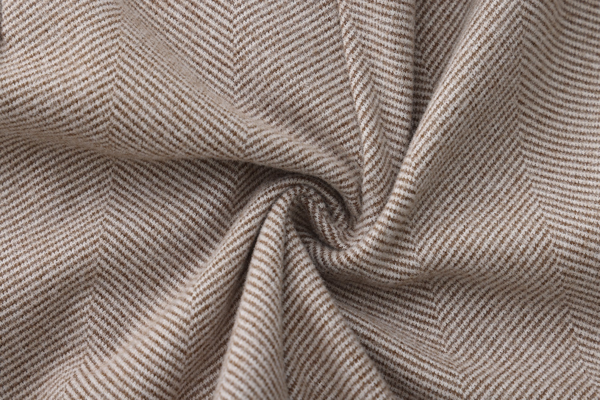 Cortina | Men’s Herringbone Wool Tapered Trousers