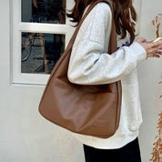 Akari | Women’s Medium Shoulder Handbag