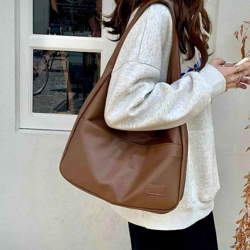 Akari | Women’s Medium Shoulder Handbag