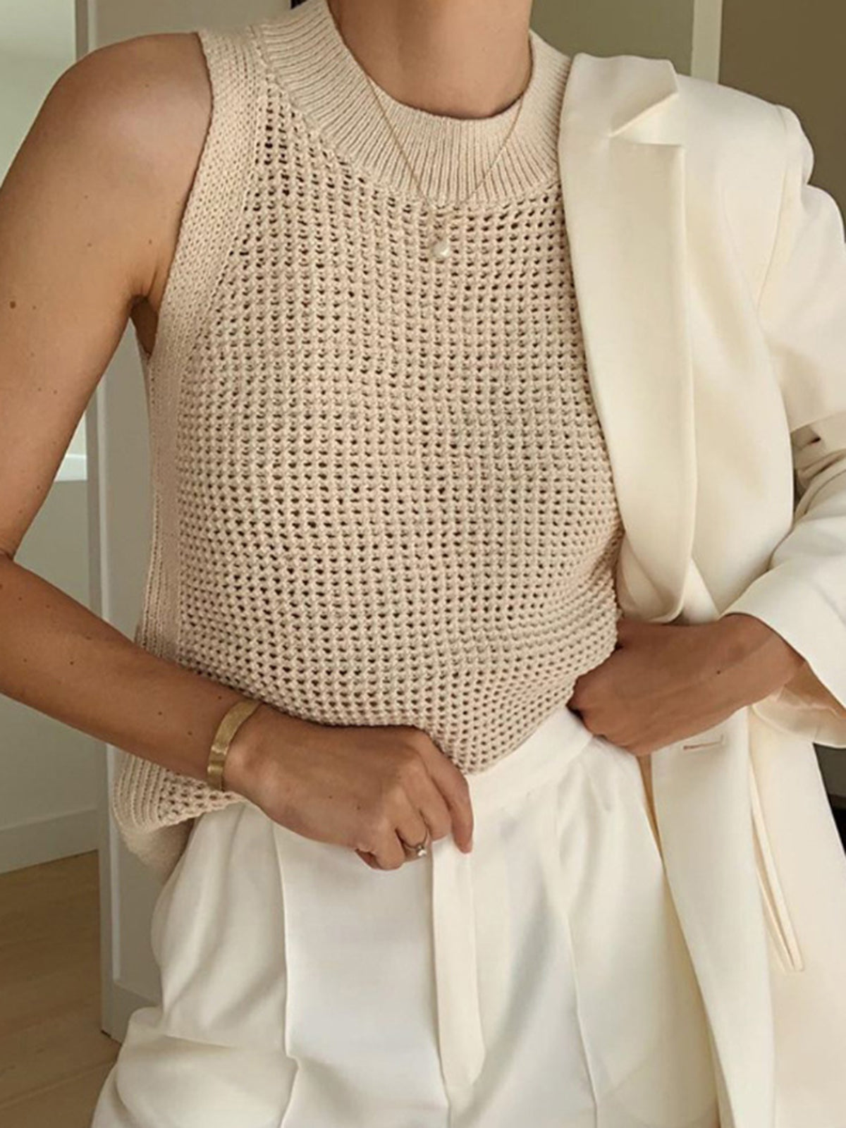 Caldria | Women’s Sleeveless Knit Crew Neck Top