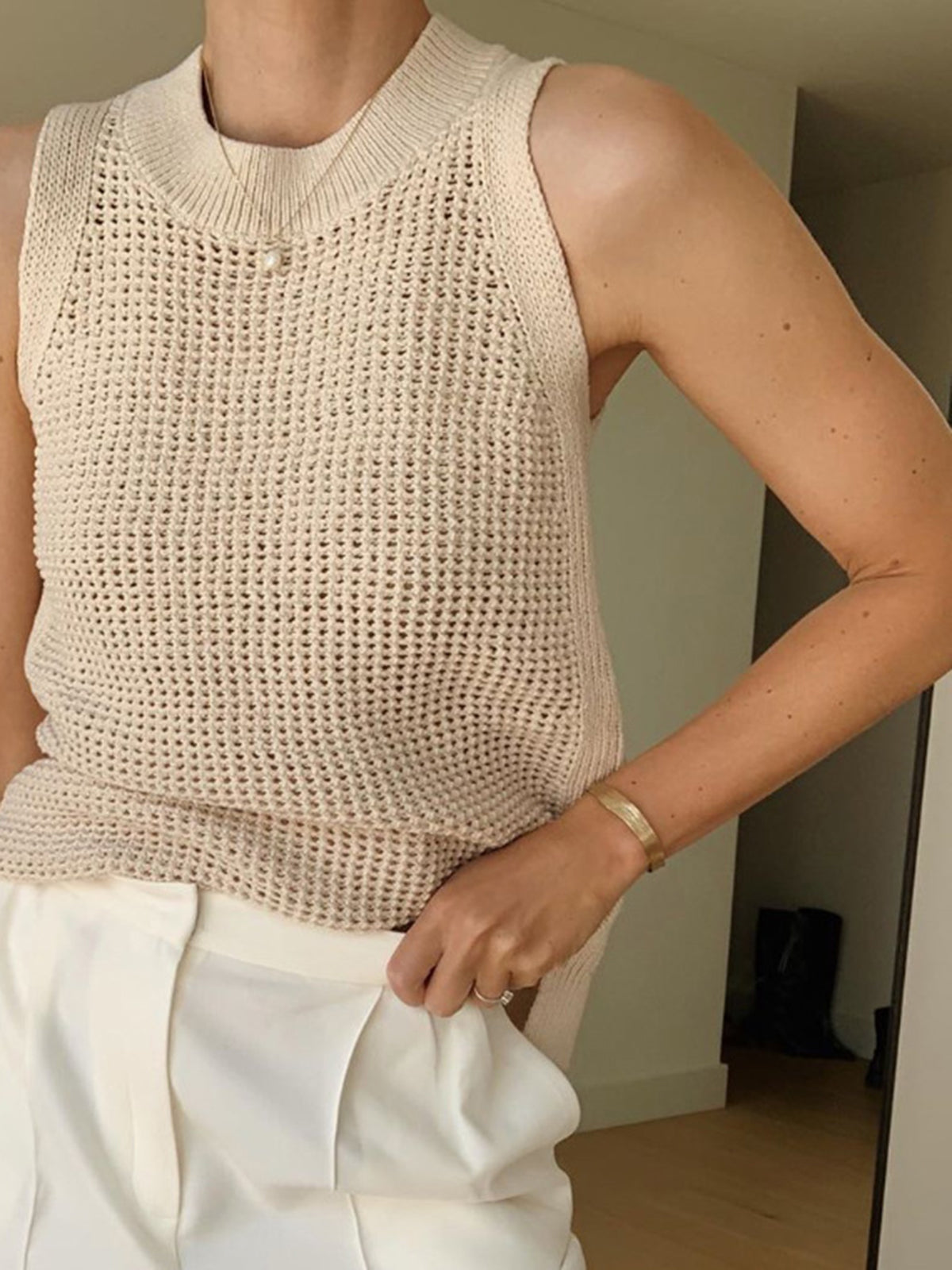 Caldria | Women’s Sleeveless Knit Crew Neck Top