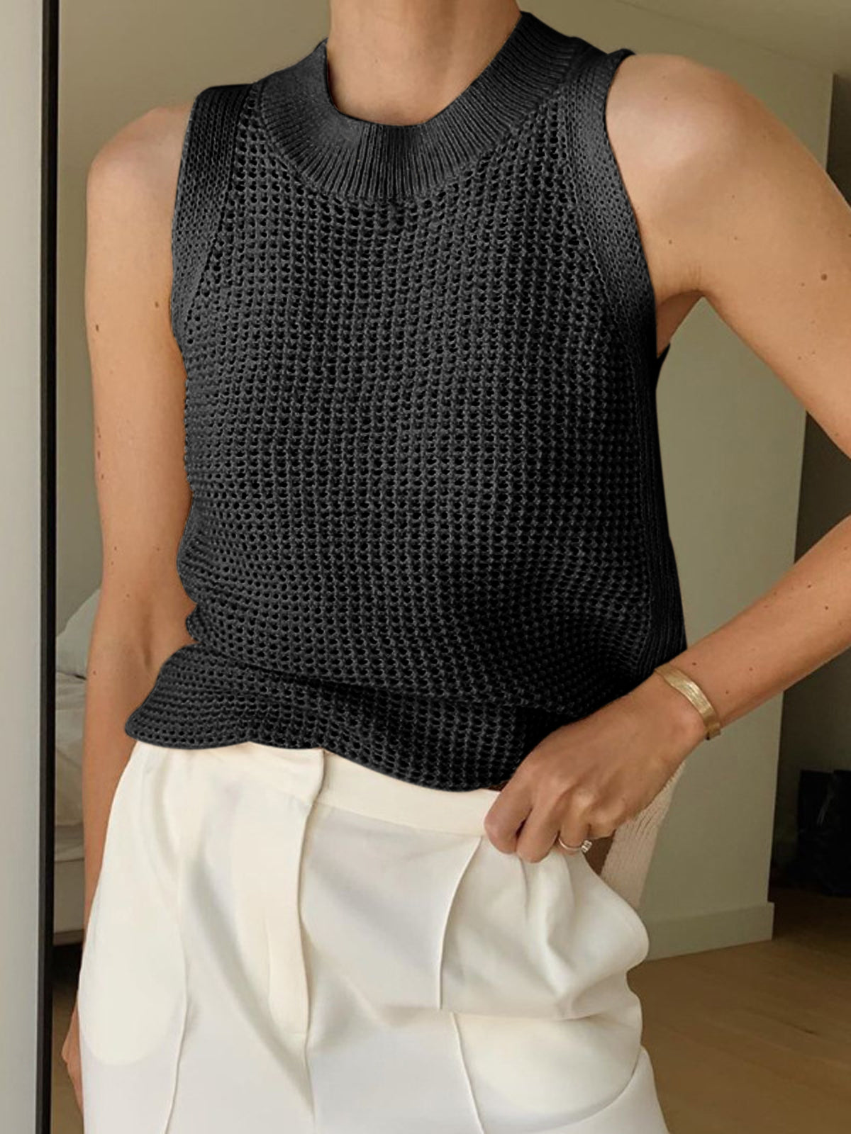Caldria | Women’s Sleeveless Knit Crew Neck Top