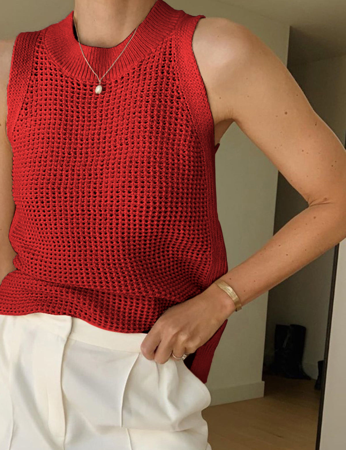 Caldria | Women’s Sleeveless Knit Crew Neck Top