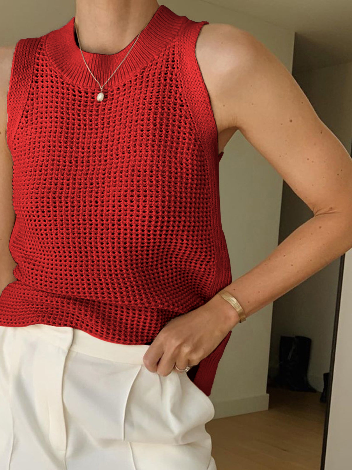 Caldria | Women’s Sleeveless Knit Crew Neck Top
