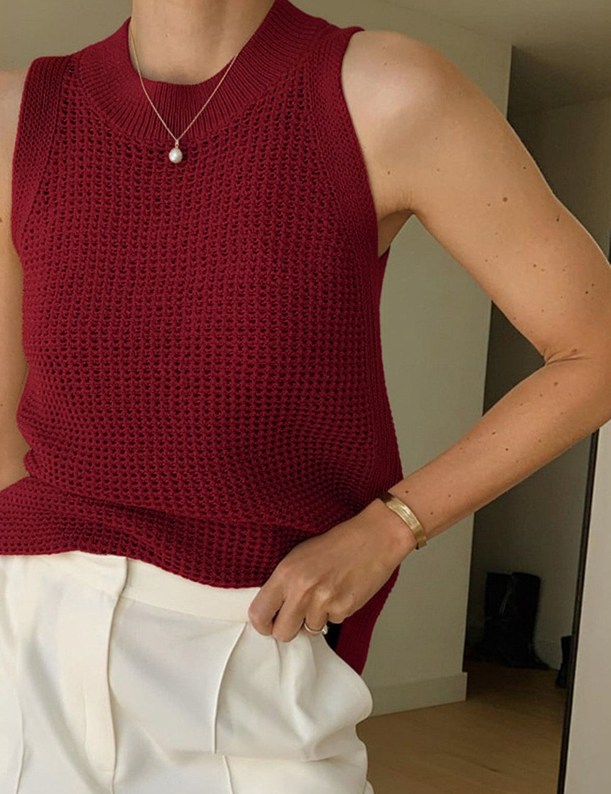 Caldria | Women’s Sleeveless Knit Crew Neck Top