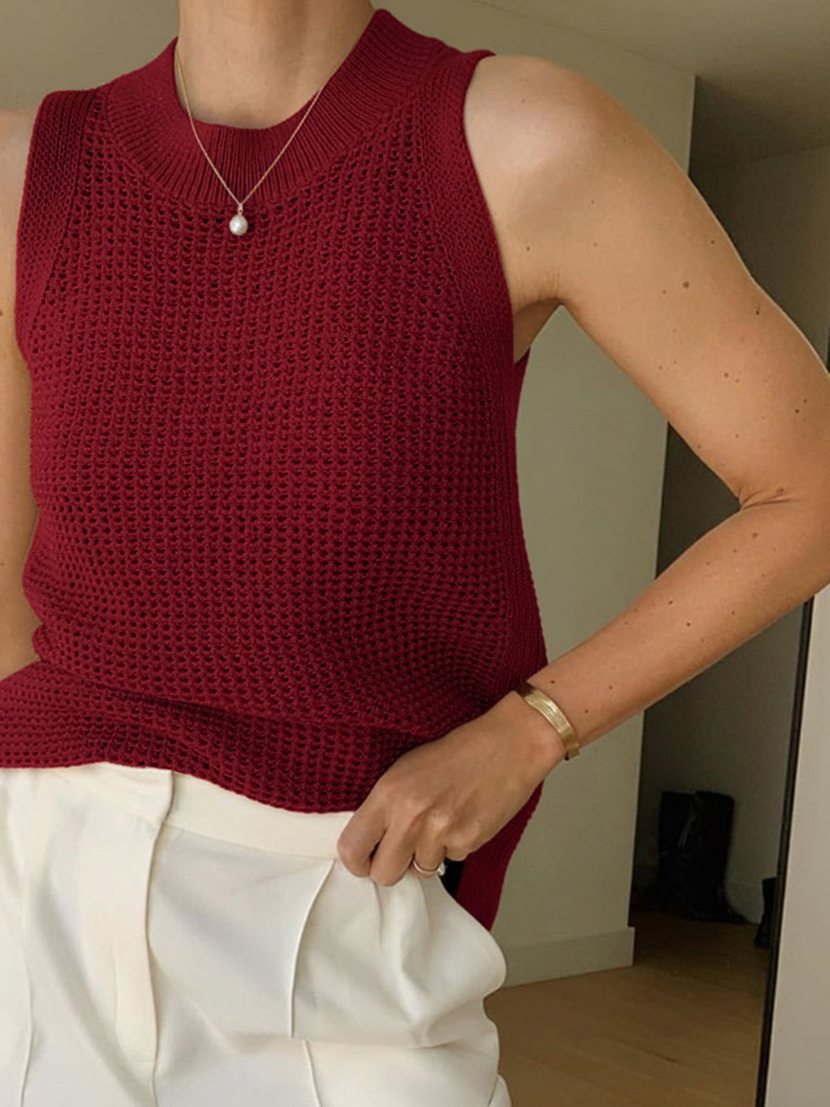 Caldria | Women’s Sleeveless Knit Crew Neck Top