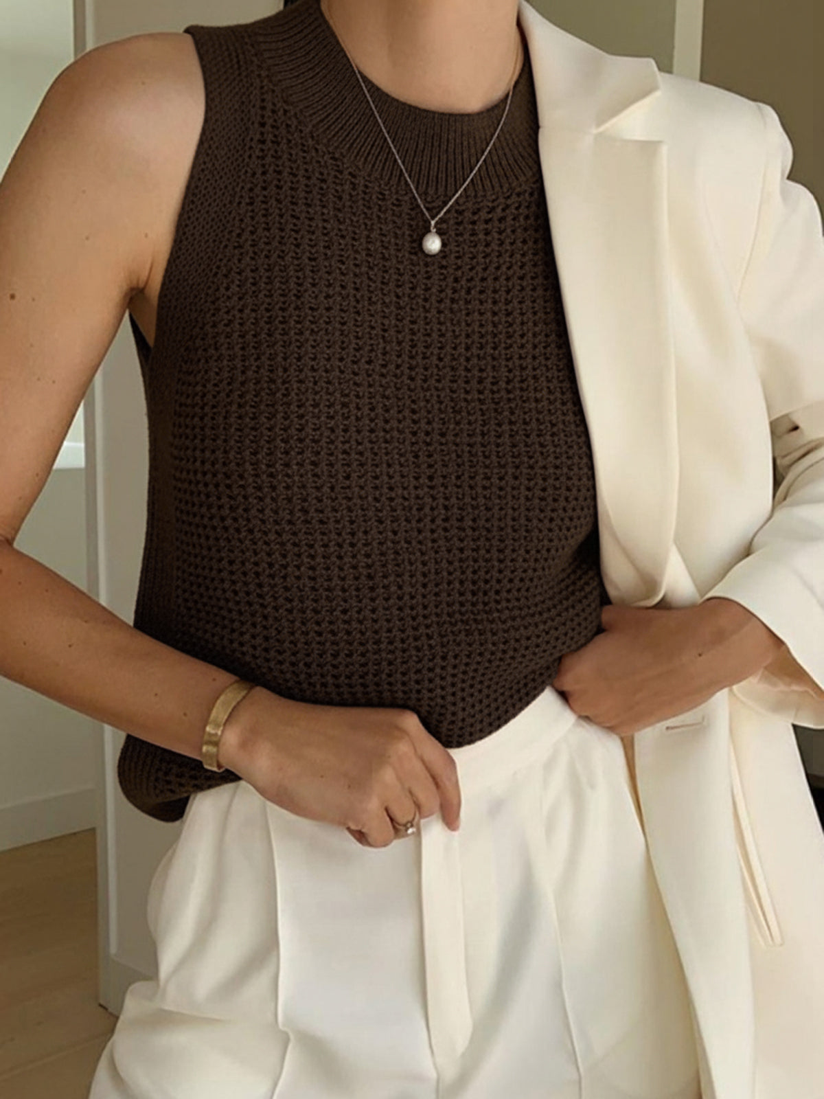 Caldria | Women’s Sleeveless Knit Crew Neck Top