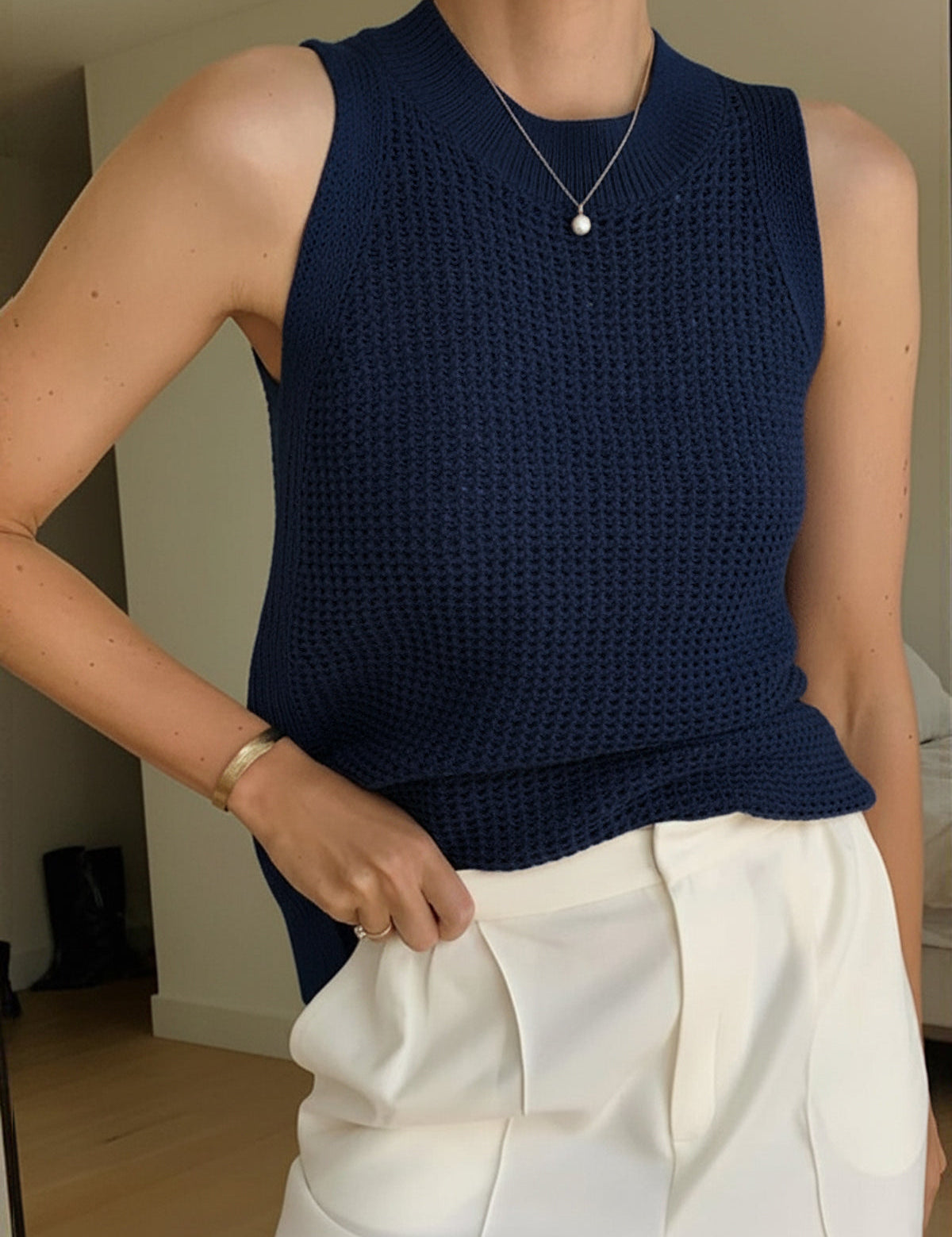 Caldria | Women’s Sleeveless Knit Crew Neck Top
