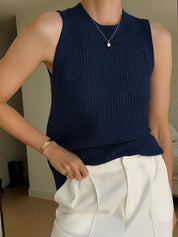Caldria | Women’s Sleeveless Knit Crew Neck Top