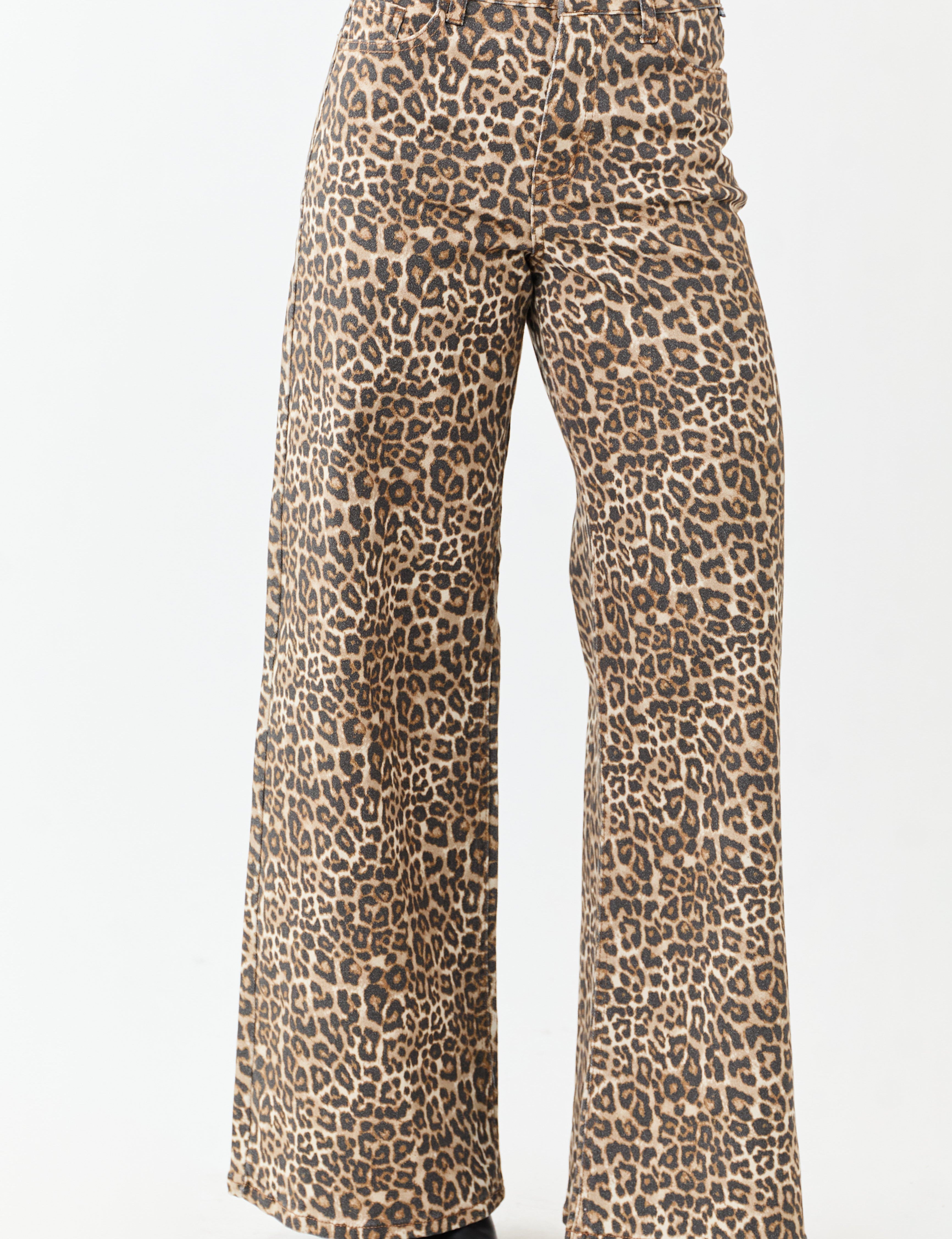 Cello-Camel-Leopard-Print-Wide-Leg-Stretchy-Jeans-front-view_08272025_0b19e903-c822-4ff3-94c3-433c8170516f.jpg