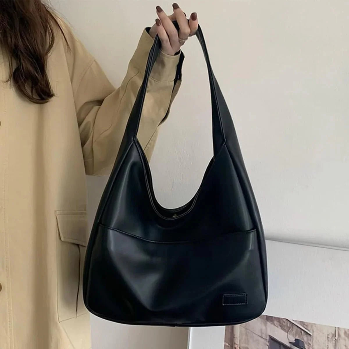 Akari | Women’s Medium Shoulder Handbag