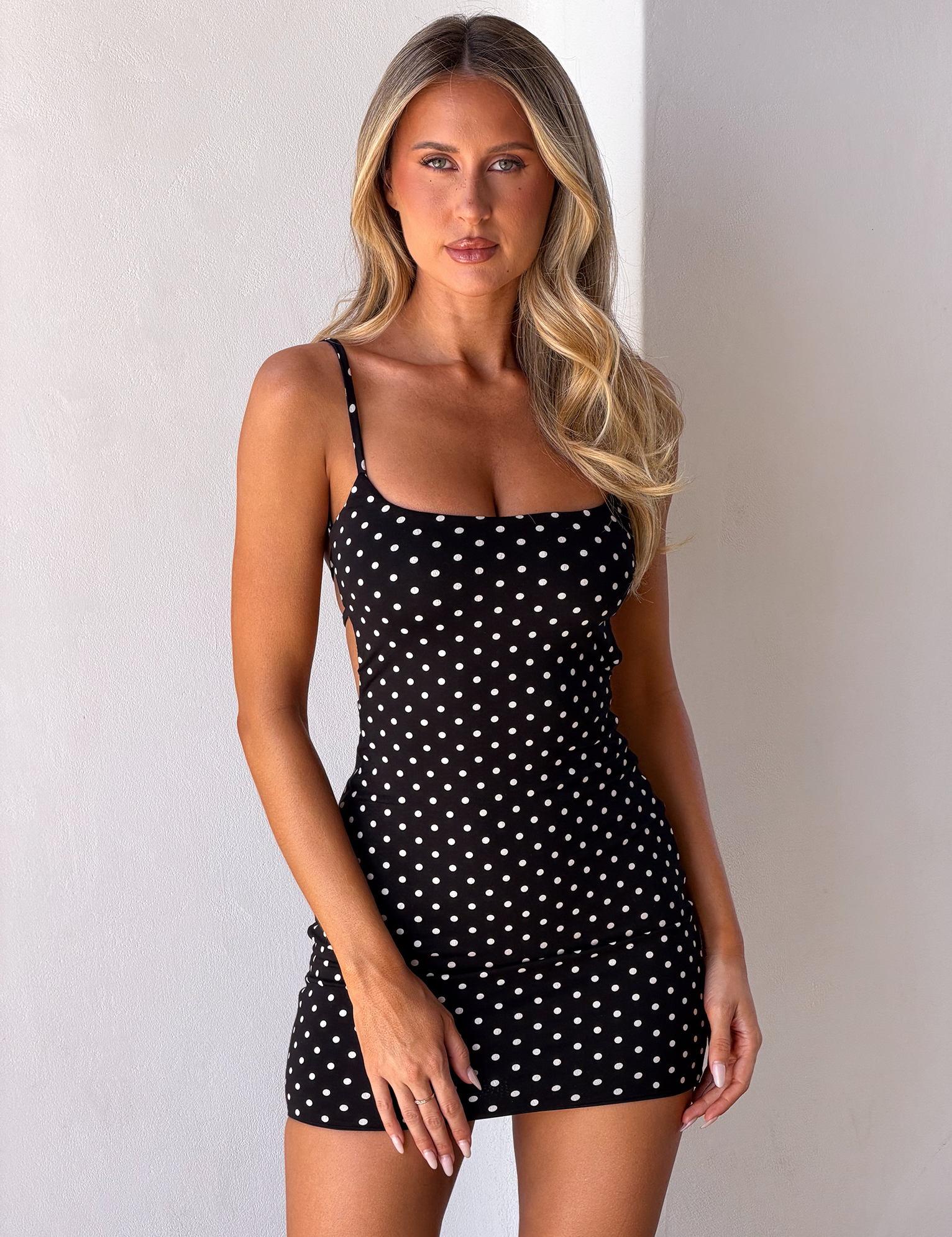 TM18552_MINERVA_MINIDRESS_BLACKPOLKA_1.png