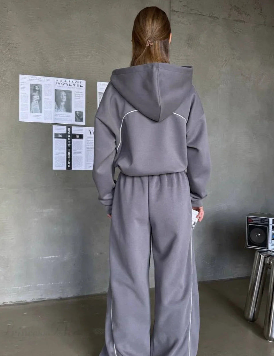 sporty-color-block-hooded-straight-leg-pants-two-piece-set-498.webp