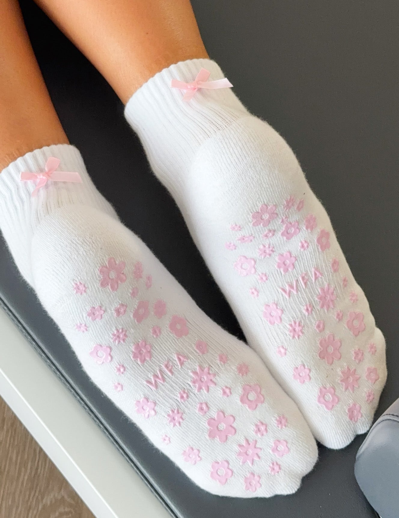 white-fox-flower-power-grip-socks-ballet-pink-23.1.26001.jpg